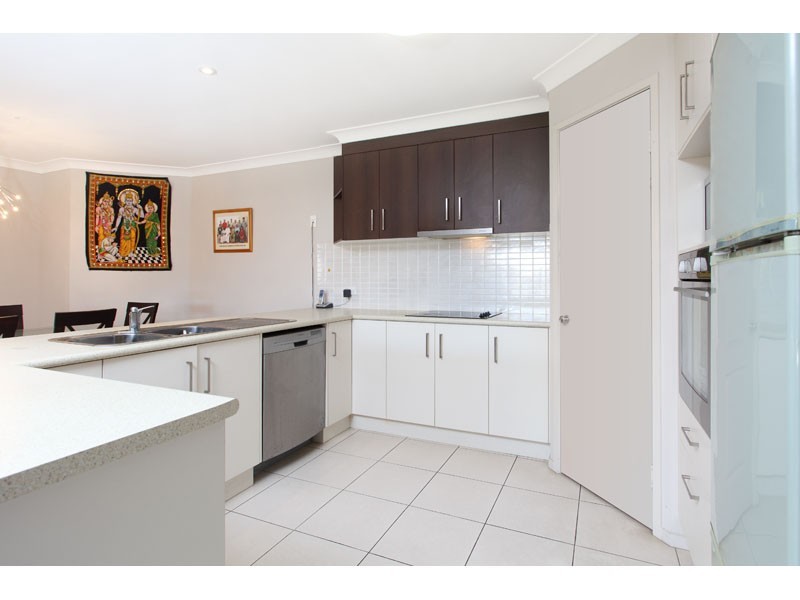 8 Venn Court, Wynnum West QLD 4178