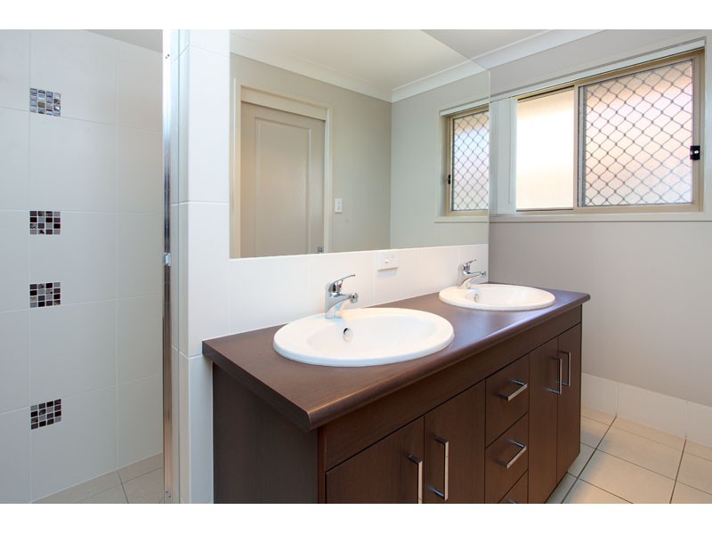 8 Venn Court, Wynnum West QLD 4178