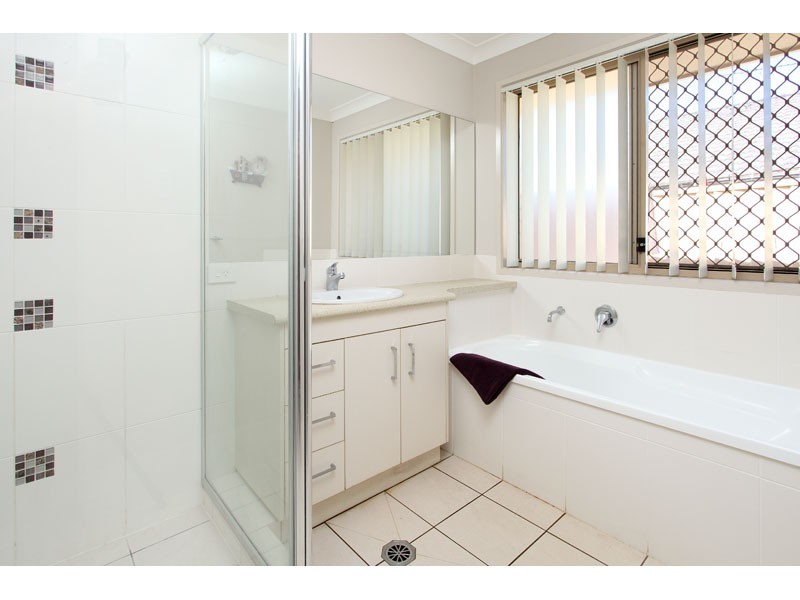 8 Venn Court, Wynnum West QLD 4178