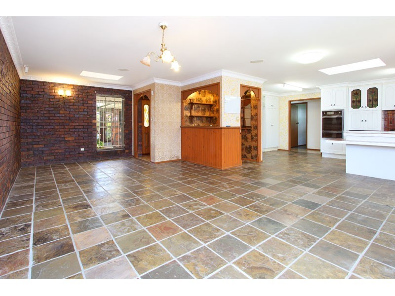 8 Bors Street, Carindale QLD 4152