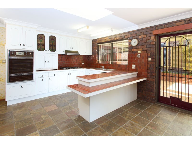 8 Bors Street, Carindale QLD 4152