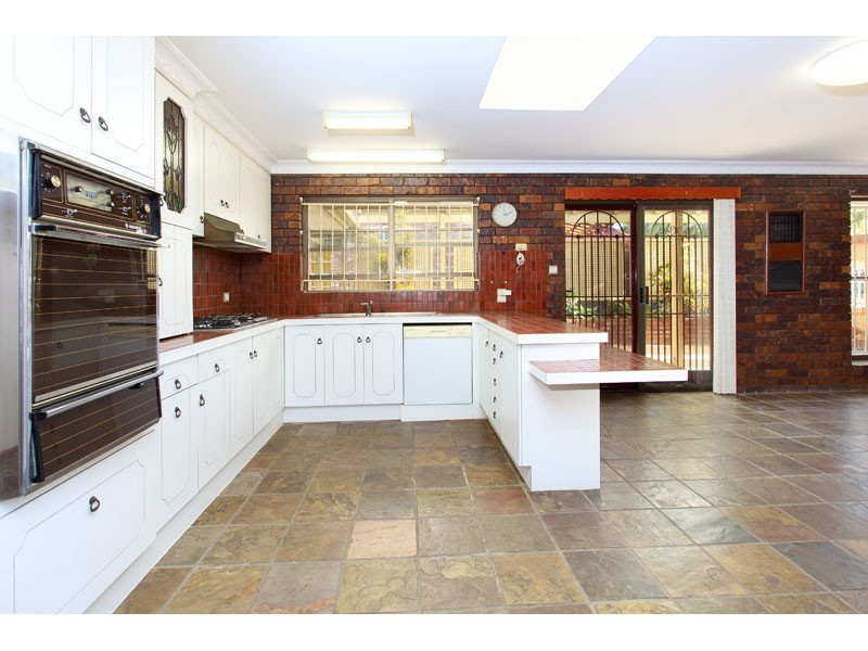 8 Bors Street, Carindale QLD 4152