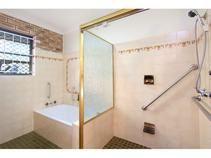 8 Bors Street, Carindale QLD 4152