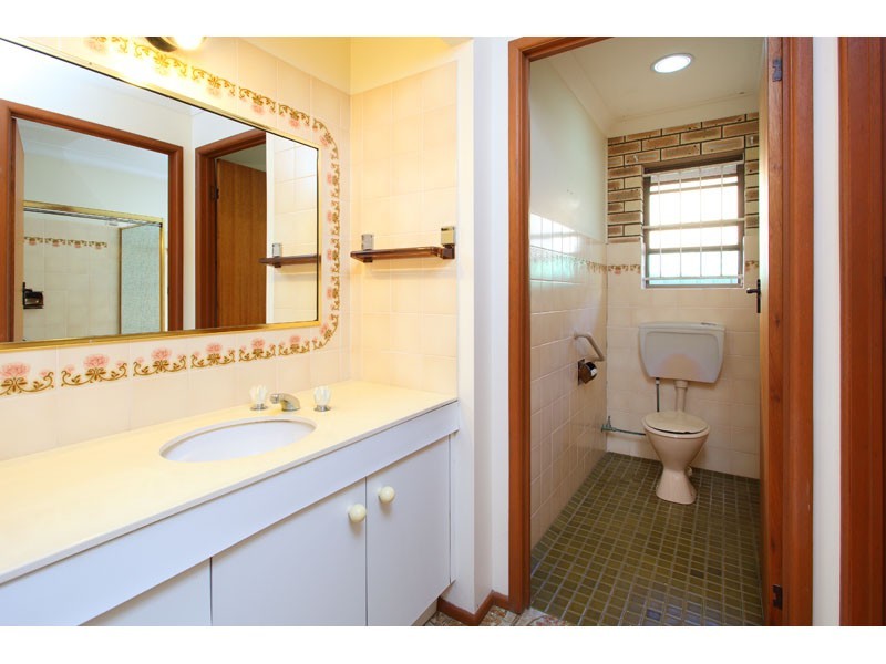 8 Bors Street, Carindale QLD 4152