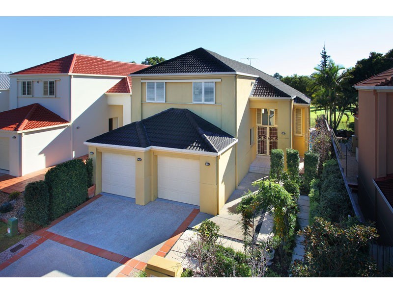 52 Flame Tree Crescent, Carindale QLD 4152