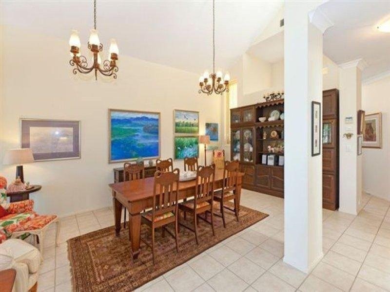 52 Flame Tree Crescent, Carindale QLD 4152