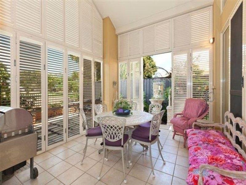 52 Flame Tree Crescent, Carindale QLD 4152