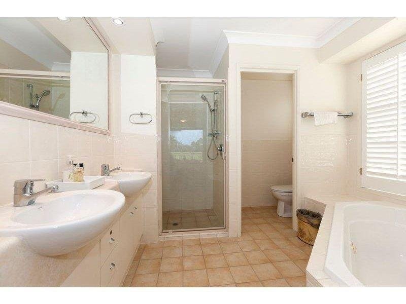 52 Flame Tree Crescent, Carindale QLD 4152