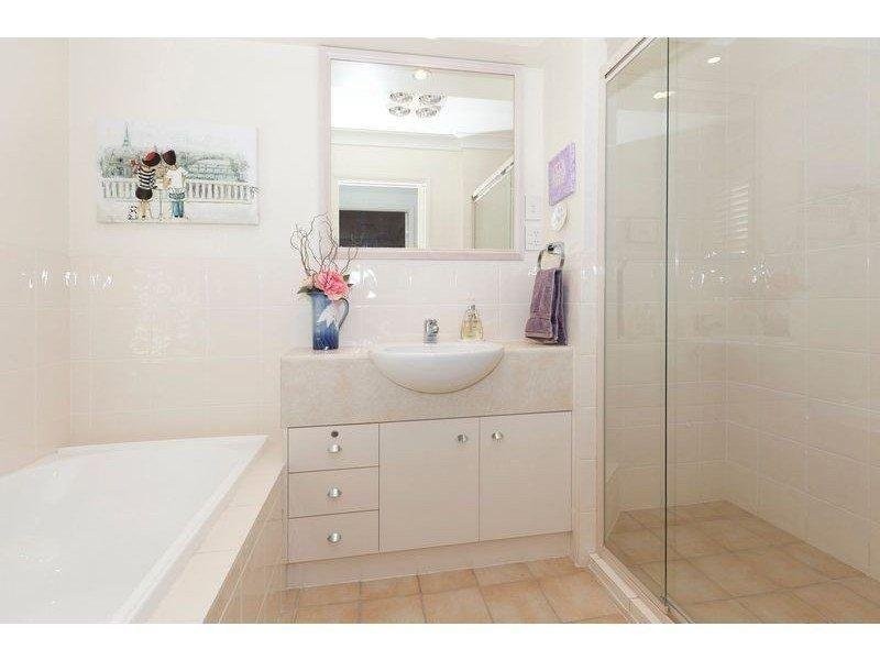 52 Flame Tree Crescent, Carindale QLD 4152