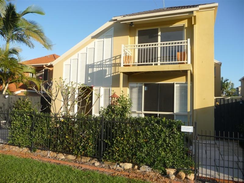 52 Flame Tree Crescent, Carindale QLD 4152