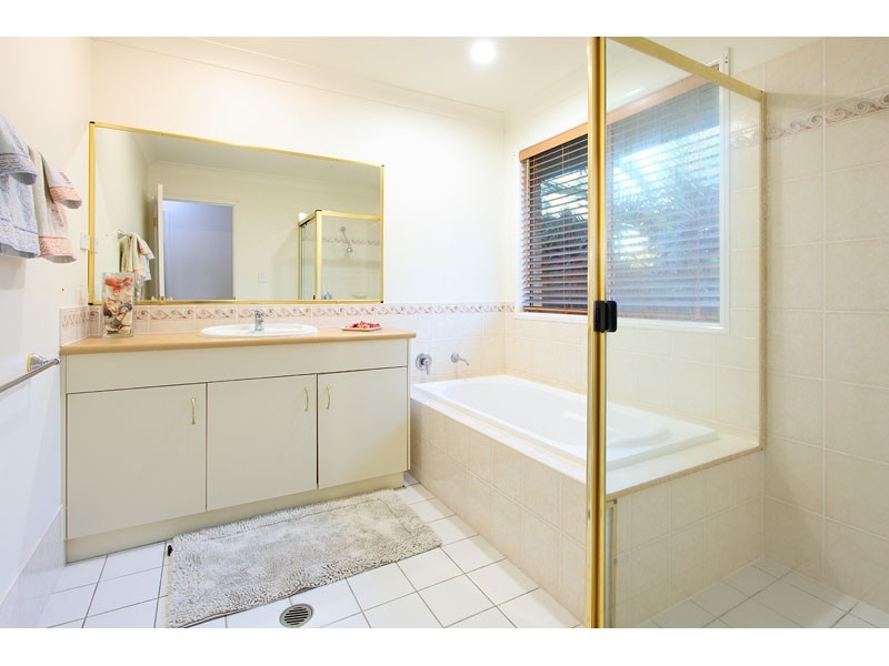 49 Silky Oak Crescent, Carindale QLD 4152