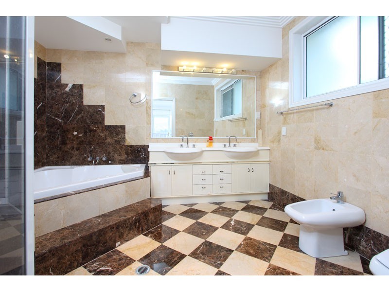 5 Tappin Court, Carindale QLD 4152