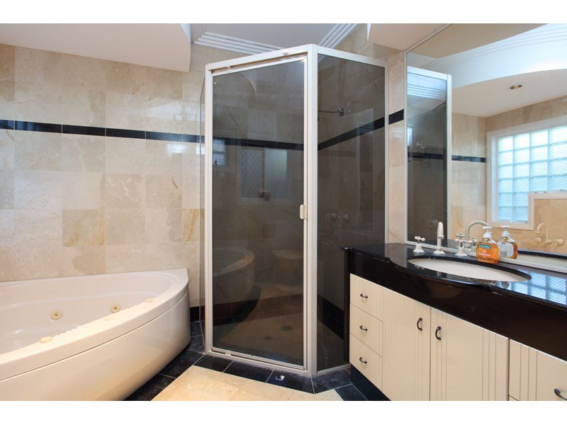 5 Tappin Court, Carindale QLD 4152