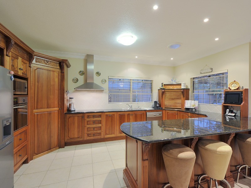 3 Highbury Close, Carindale QLD 4152