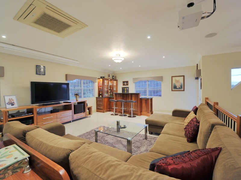 3 Highbury Close, Carindale QLD 4152