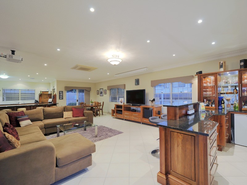 3 Highbury Close, Carindale QLD 4152