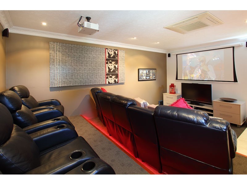 3 Highbury Close, Carindale QLD 4152