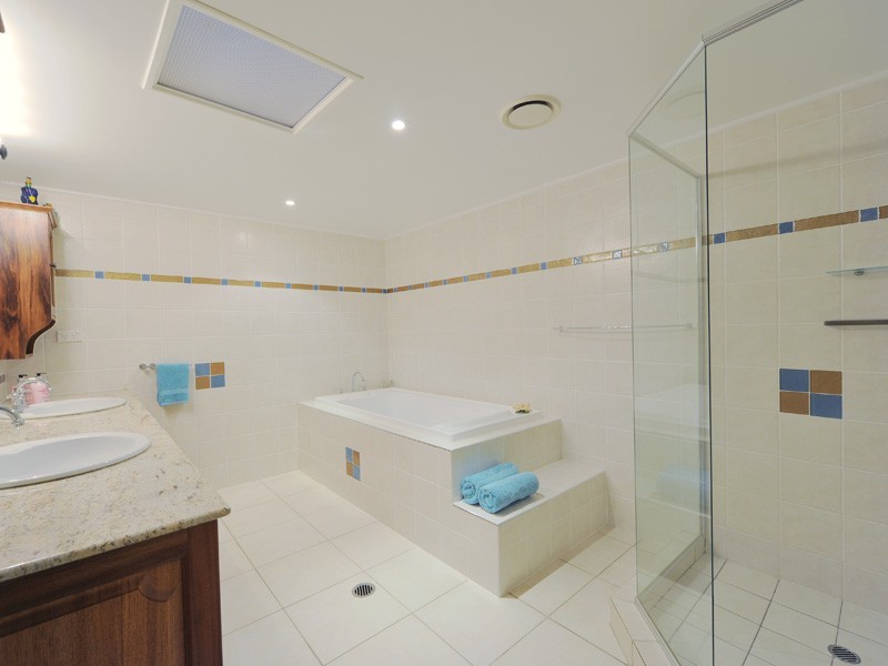 3 Highbury Close, Carindale QLD 4152