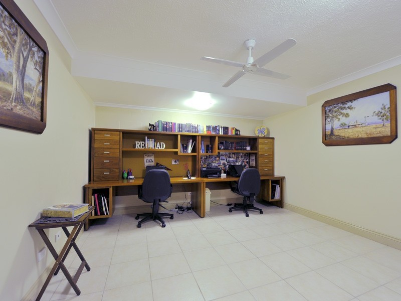 3 Highbury Close, Carindale QLD 4152