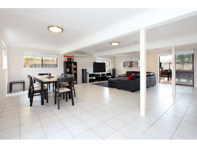 6 Remsen Street, Wishart QLD 4122