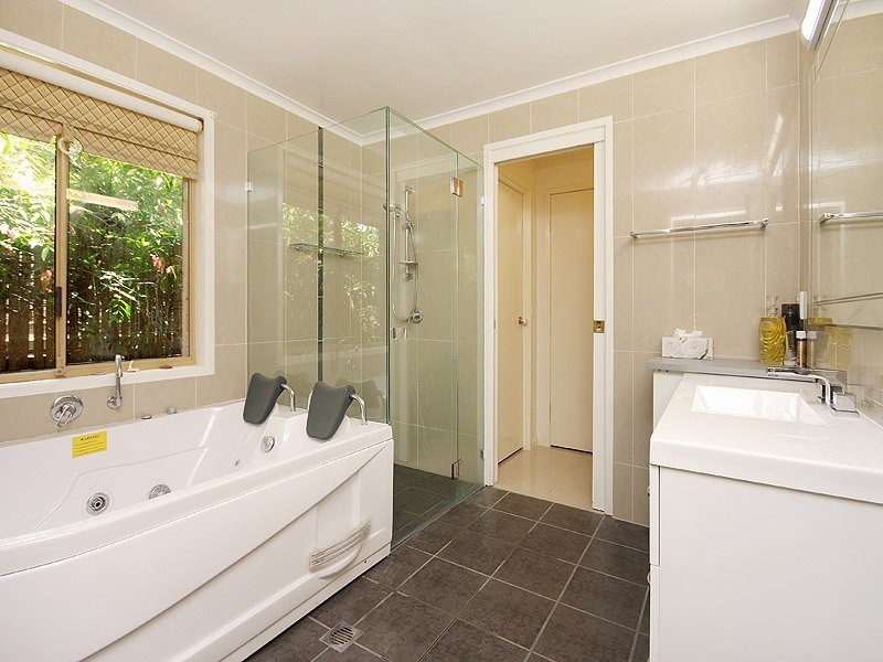 14 Whitecastle Street, Carindale QLD 4152