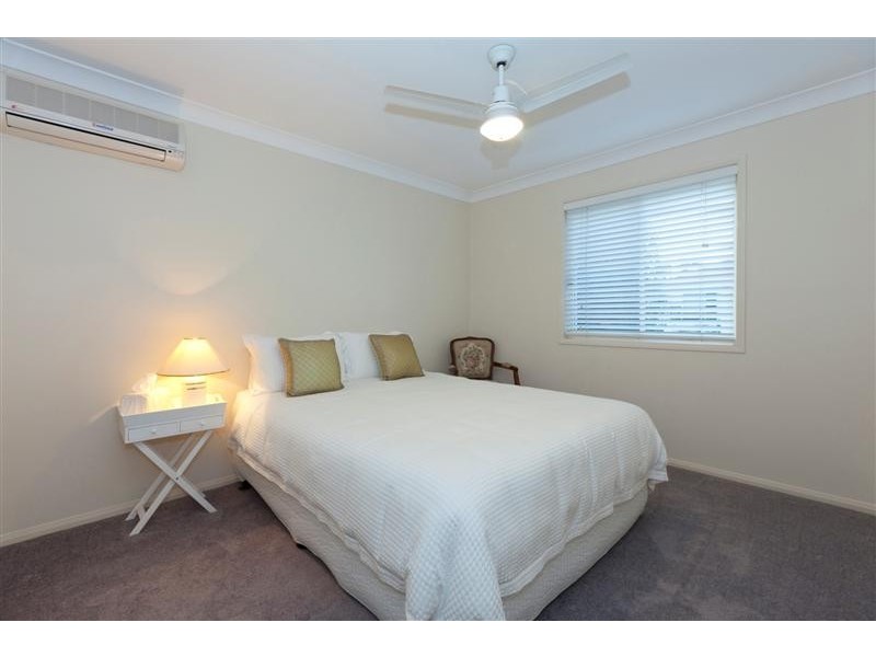 70 Flame Tree Crescent, Carindale QLD 4152