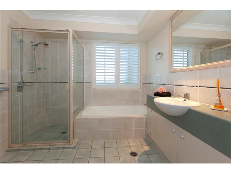 70 Flame Tree Crescent, Carindale QLD 4152