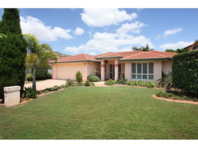 4 Kensington Close, Carindale QLD 4152