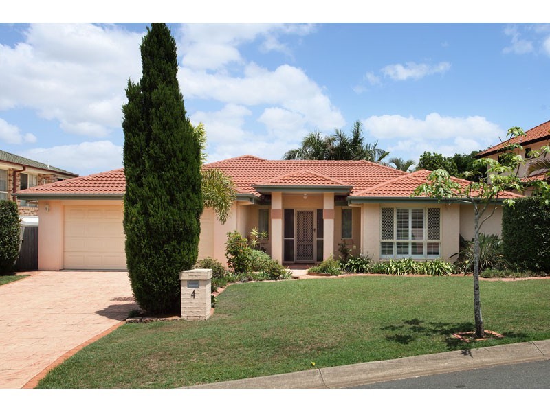 4 Kensington Close, Carindale QLD 4152