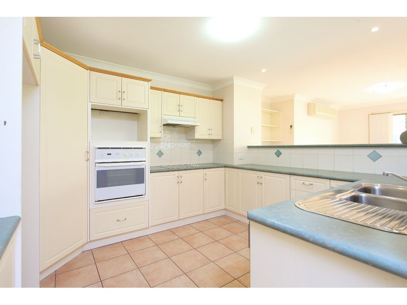 4 Kensington Close, Carindale QLD 4152