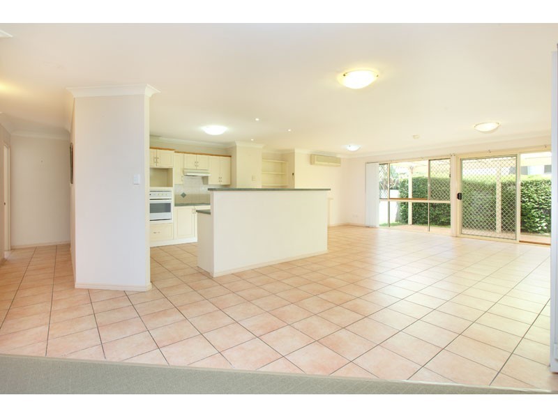 4 Kensington Close, Carindale QLD 4152