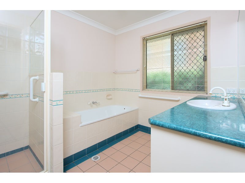 4 Kensington Close, Carindale QLD 4152
