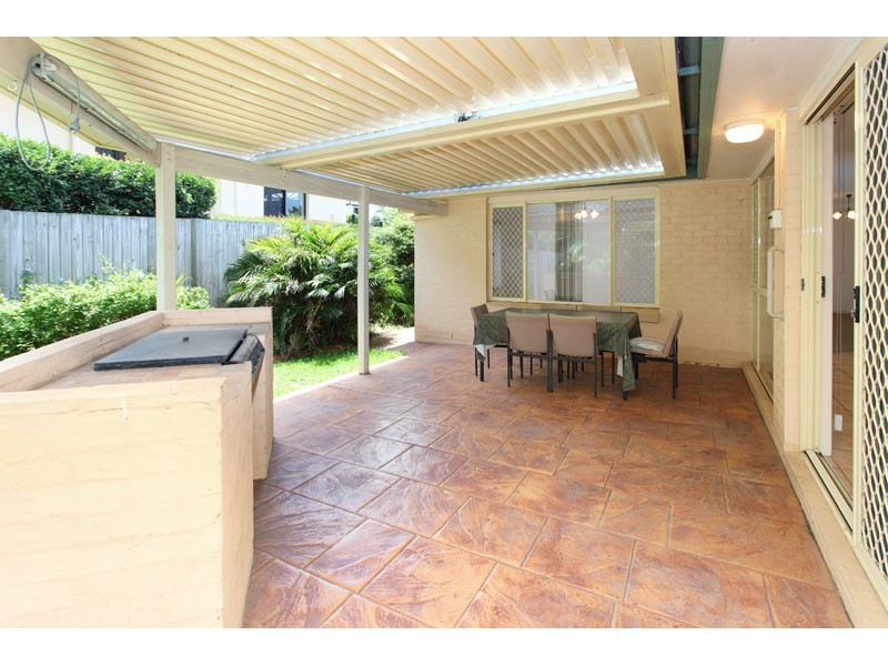 4 Kensington Close, Carindale QLD 4152