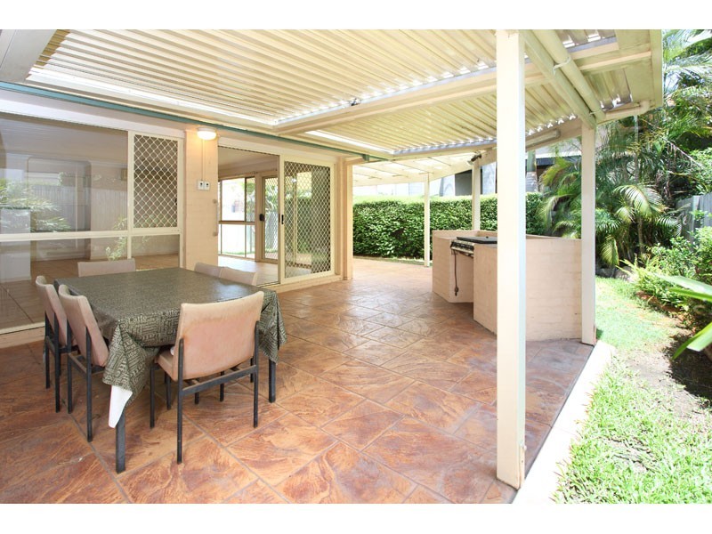 4 Kensington Close, Carindale QLD 4152
