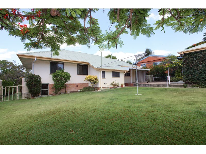 10 Risley Street, Carina QLD 4152