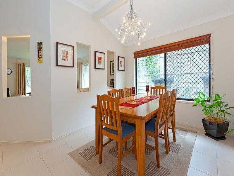 27 Aspen Street, Carindale QLD 4152