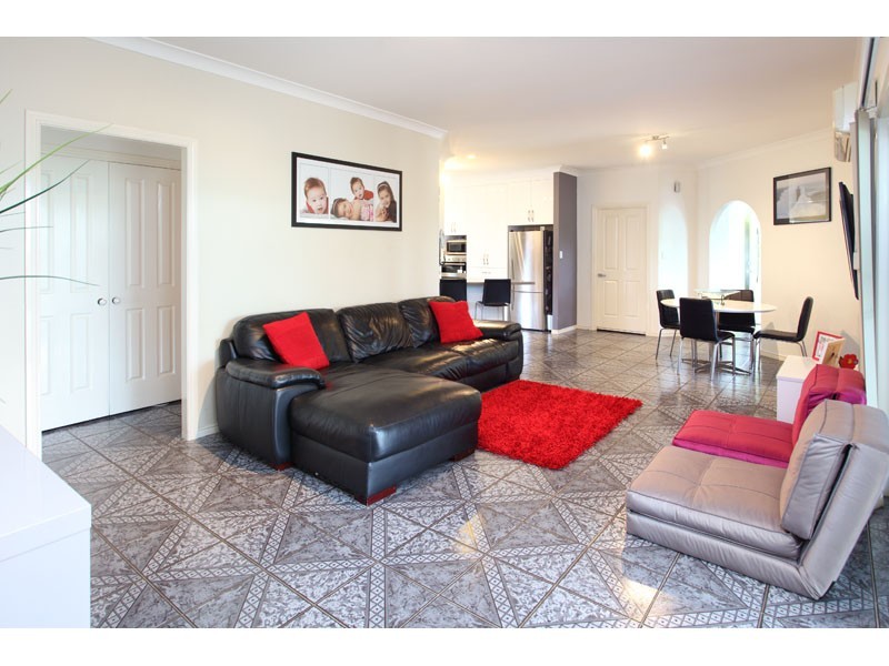 4 Vermeer Close, Mackenzie QLD 4156