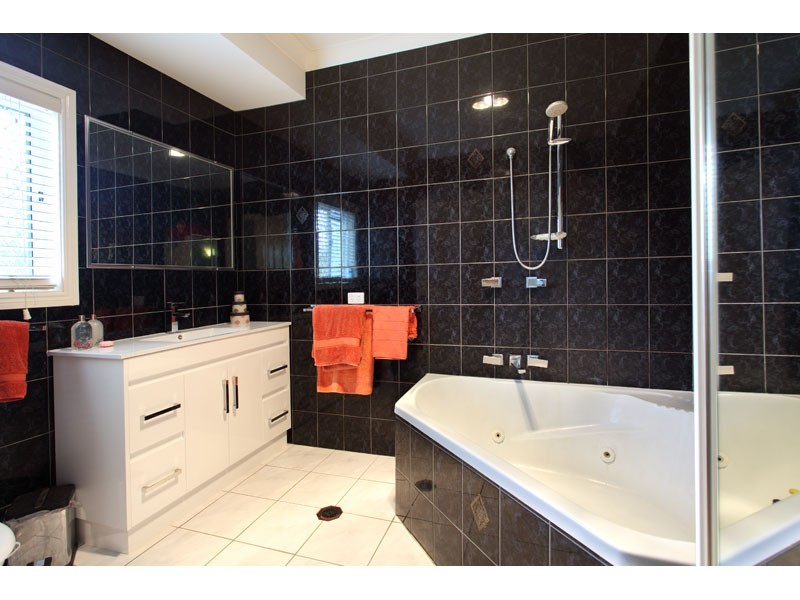 4 Vermeer Close, Mackenzie QLD 4156