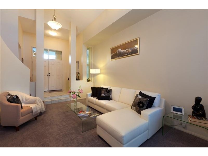 70 Flame Tree Crescent, Carindale QLD 4152