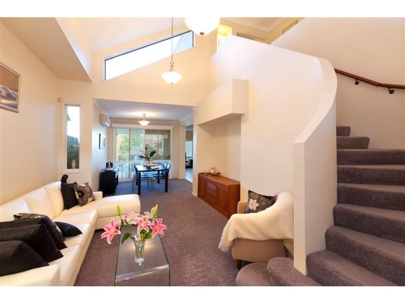 70 Flame Tree Crescent, Carindale QLD 4152