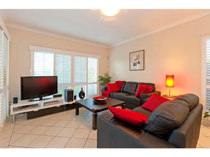 70 Flame Tree Crescent, Carindale QLD 4152