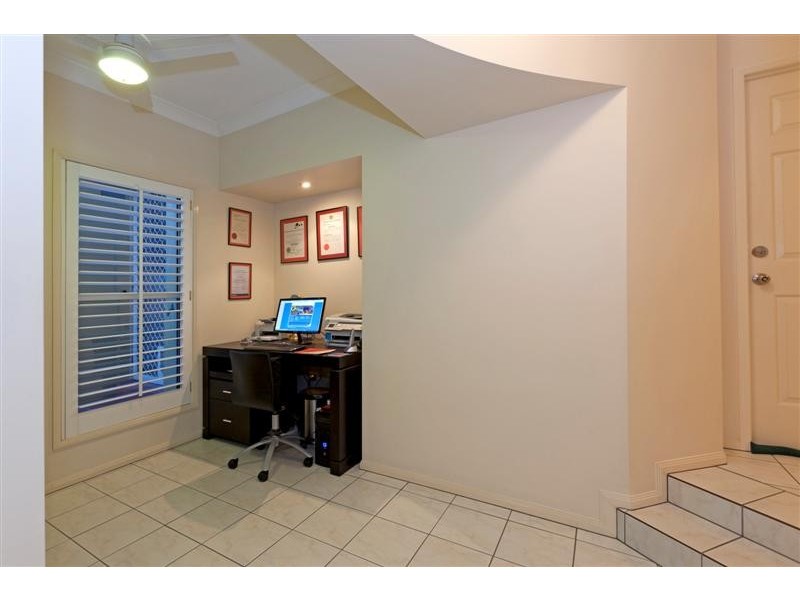 70 Flame Tree Crescent, Carindale QLD 4152