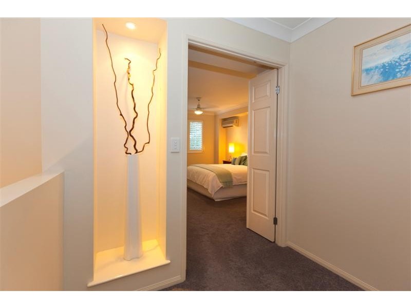 70 Flame Tree Crescent, Carindale QLD 4152