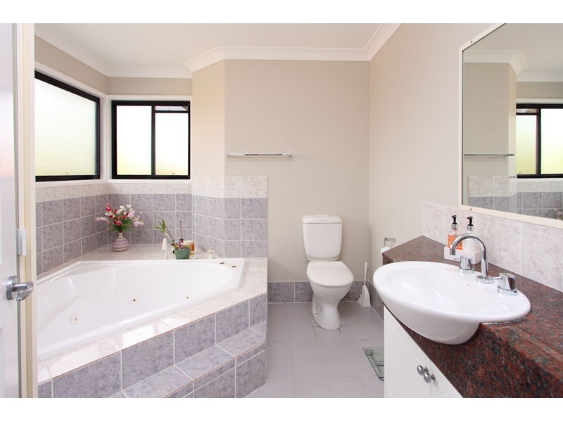 31 Connah Crescent, Carindale QLD 4152