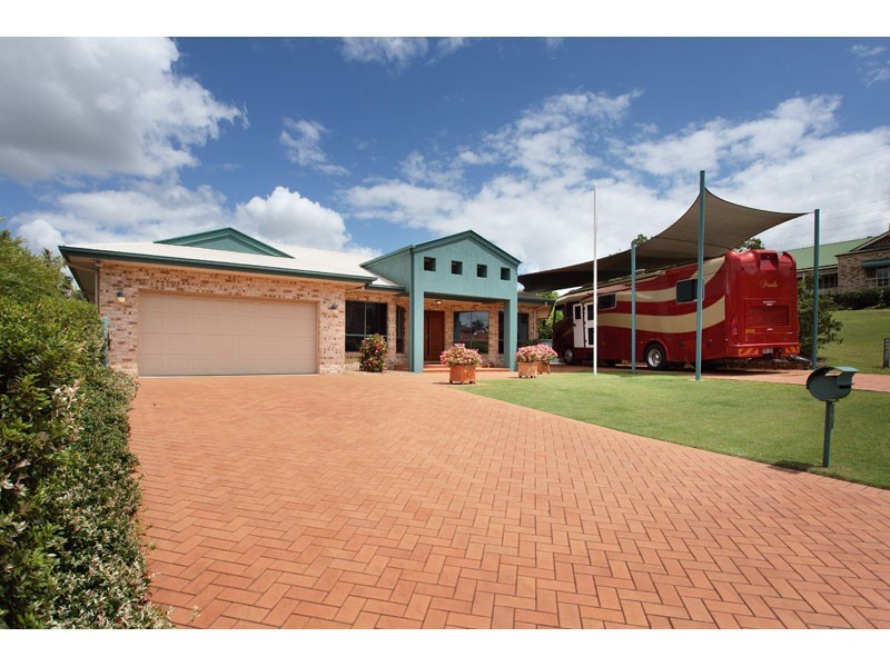 16 Cedar Close, Mackenzie QLD 4156