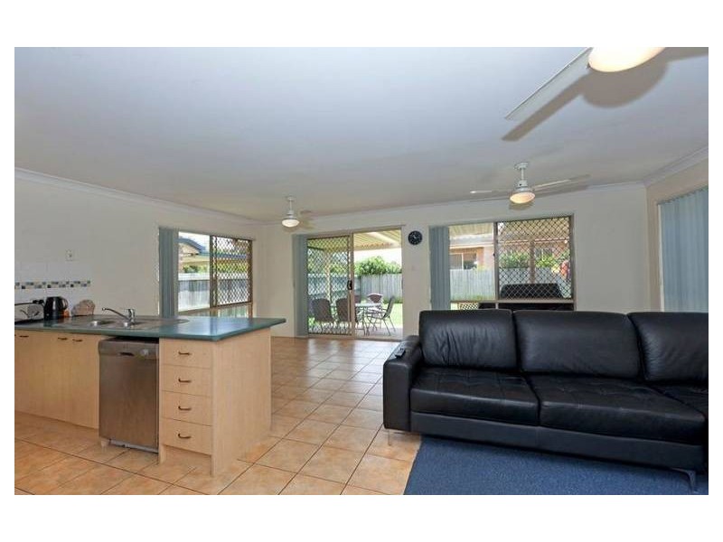 13 Araluen Street, Carindale QLD 4152