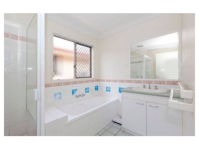 13 Araluen Street, Carindale QLD 4152