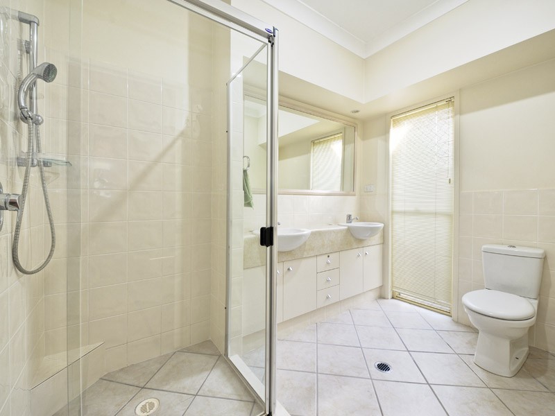 33 Flame Tree Crescent, Carindale QLD 4152