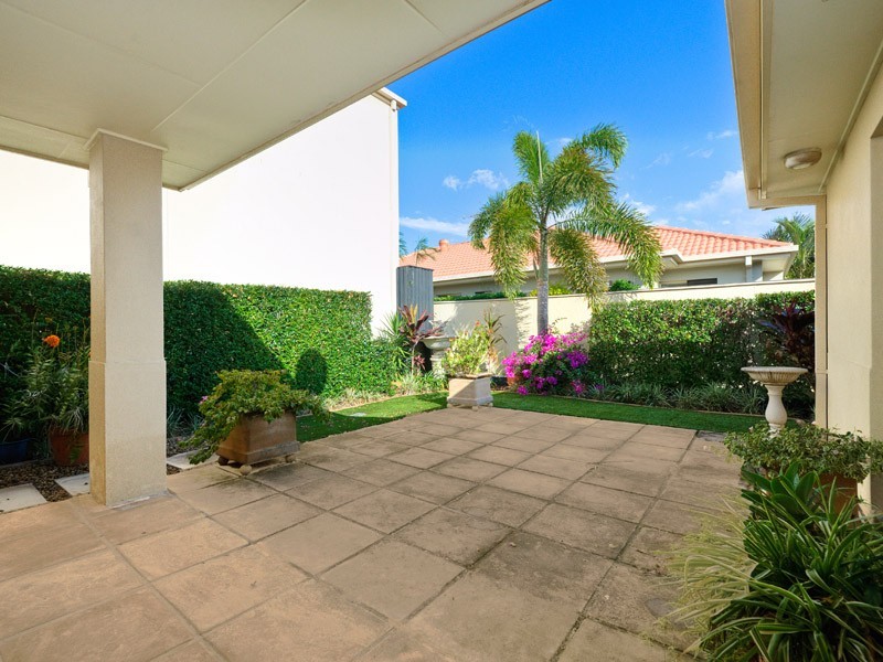 33 Flame Tree Crescent, Carindale QLD 4152