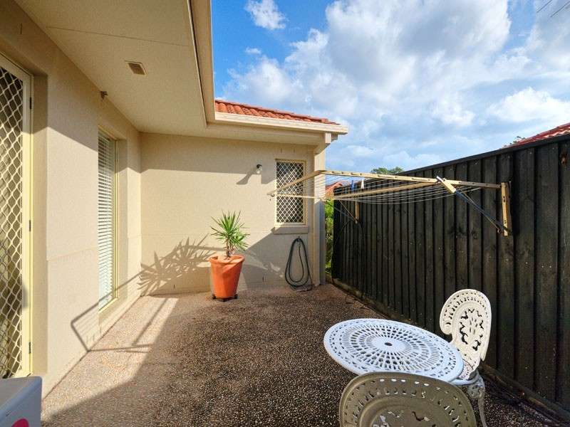 33 Flame Tree Crescent, Carindale QLD 4152